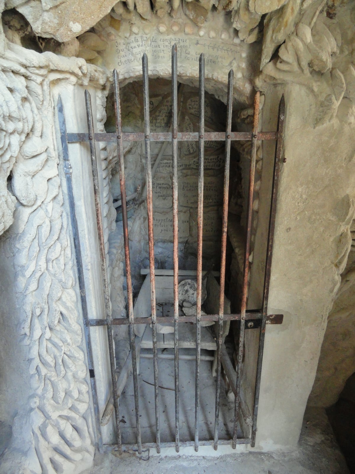 Wheelbarrow displayed at the Palais idéal, photographed in 2011.