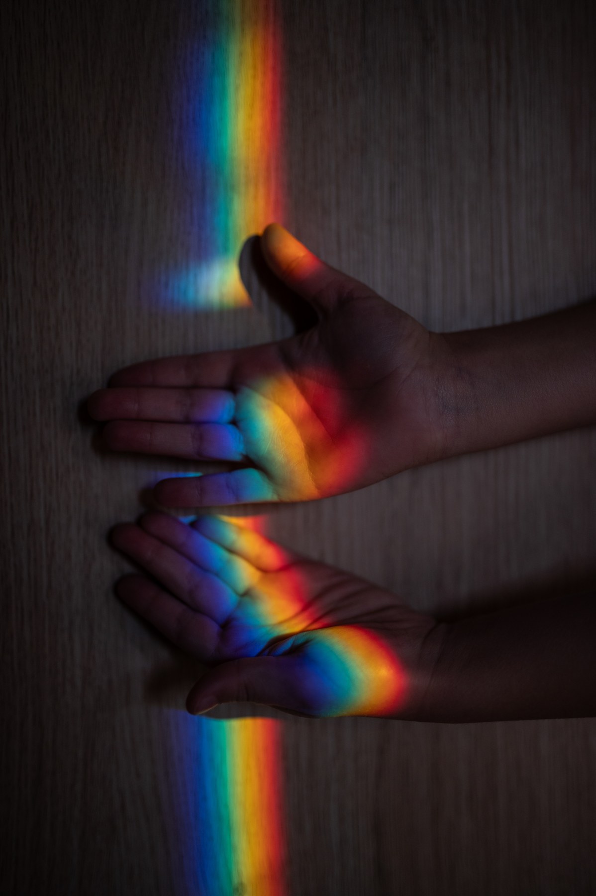 Two open palms with a rainbow reflection illustrate the idea of left and right hands.